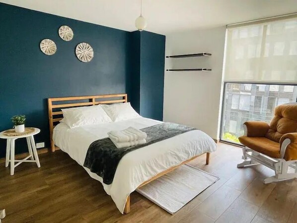 Individually decorated, individually furnished, desk, laptop workspace - Versalles 47  (Mexico City)