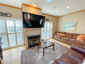 TV, caminetto, tavolo da ping pong