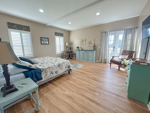 4 bedrooms, iron/ironing board, travel crib, WiFi - Rooftop Views, Chef`s Kitchen | Steps to Beach (Oceano)