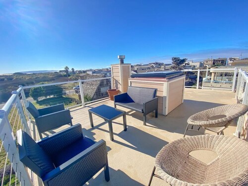 Rooftop Views, Chef`s Kitchen | Steps to Beach