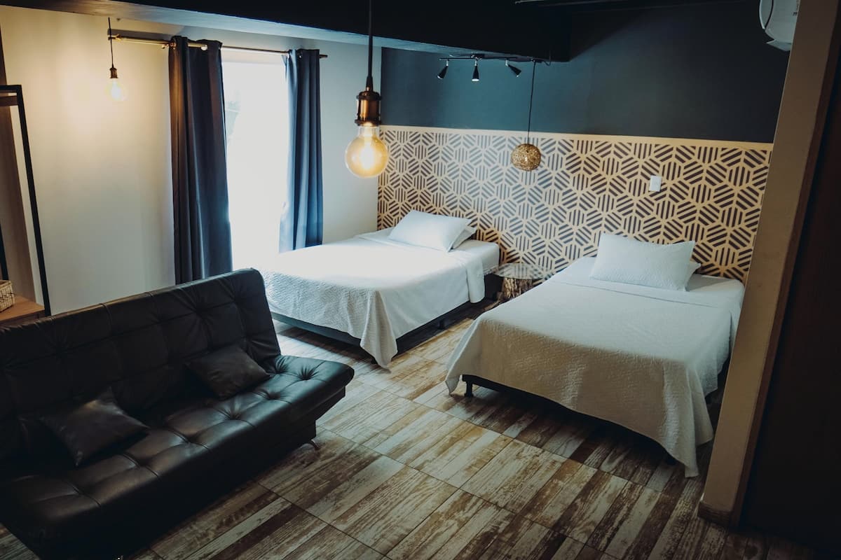 Standard Twin Room | Desk, free WiFi