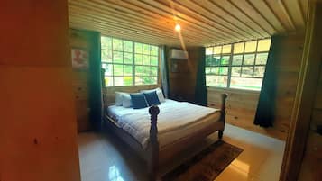 Basic Cottage | 1 bedroom, iron/ironing board, free WiFi, bed sheets