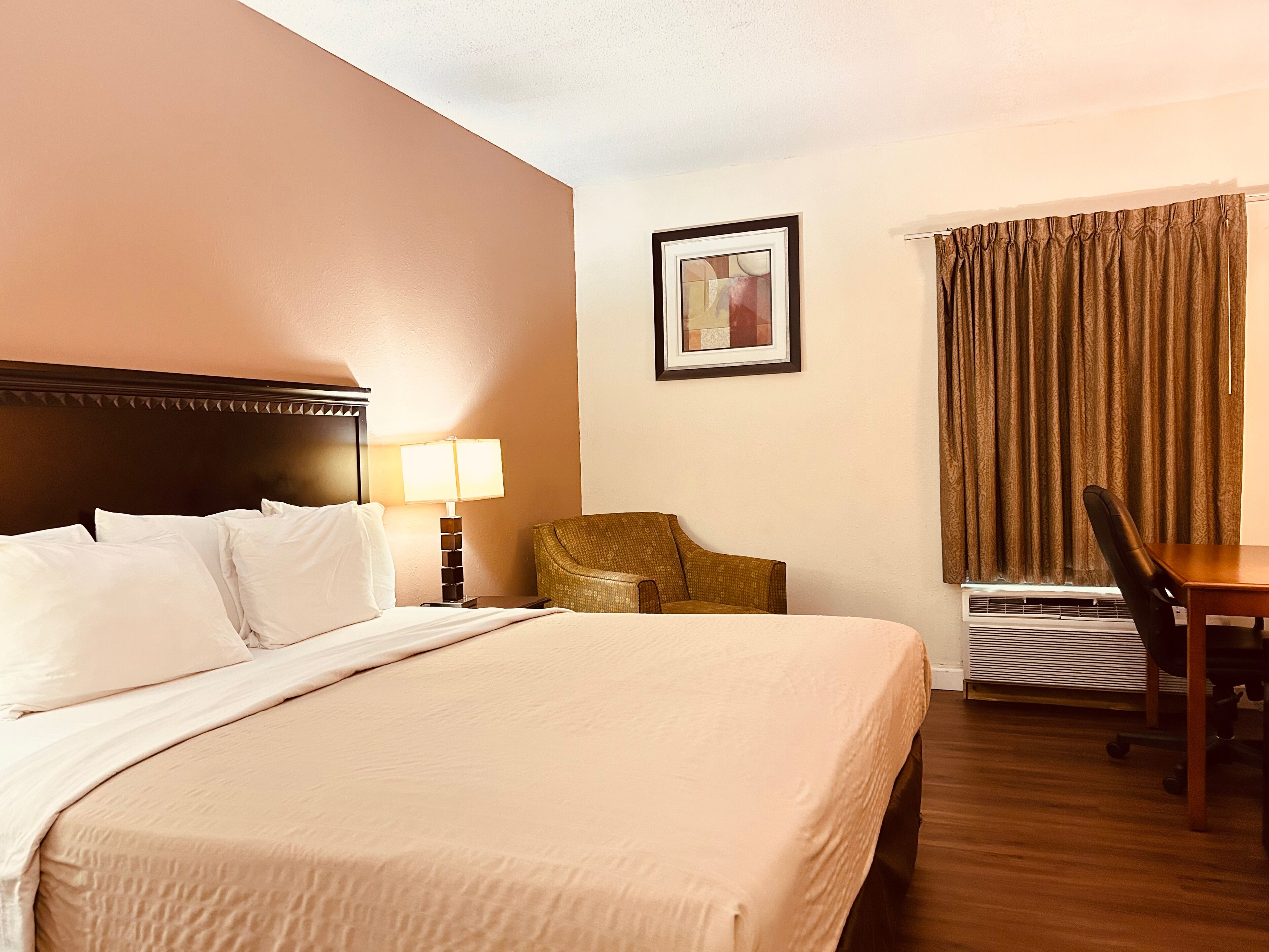 Bàn, bàn ủi/dụng cụ ủi quần áo, truy cập Internet không dây miễn phí 