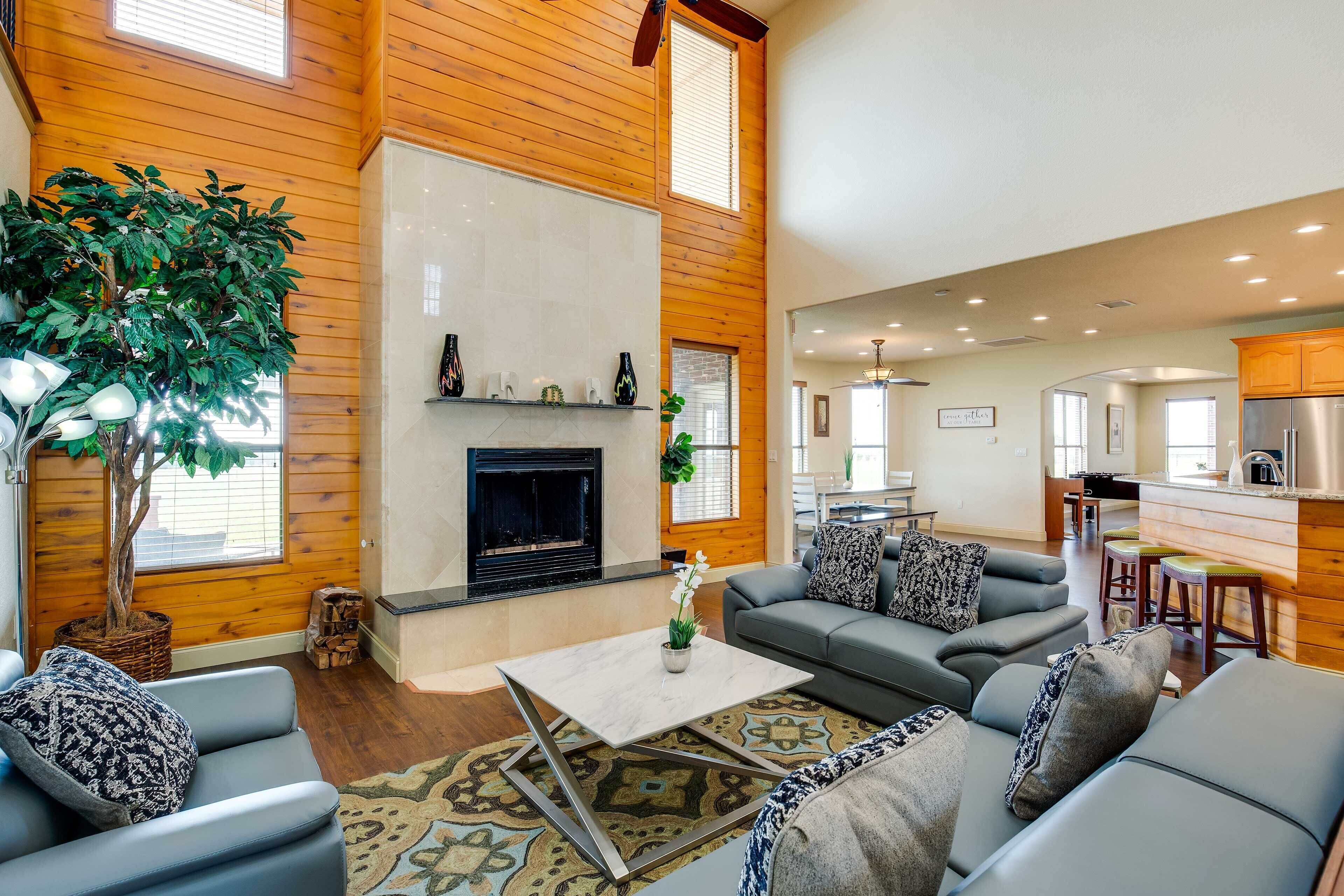 Huge Family-Friendly Texas Ranch Home w/ Grill