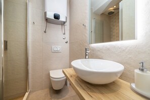 Dusche, Haartrockner, HandtĂŒcher