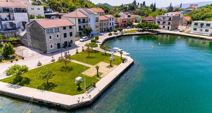 Apartments Ema - Studio Apartment with Sea View