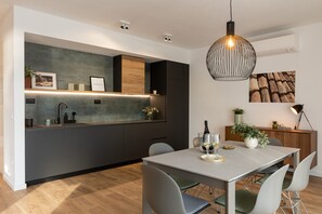 Dining - Apartments aMare - Three Bedroom Apartment with Balcony and Sea View (Dubrovnik)