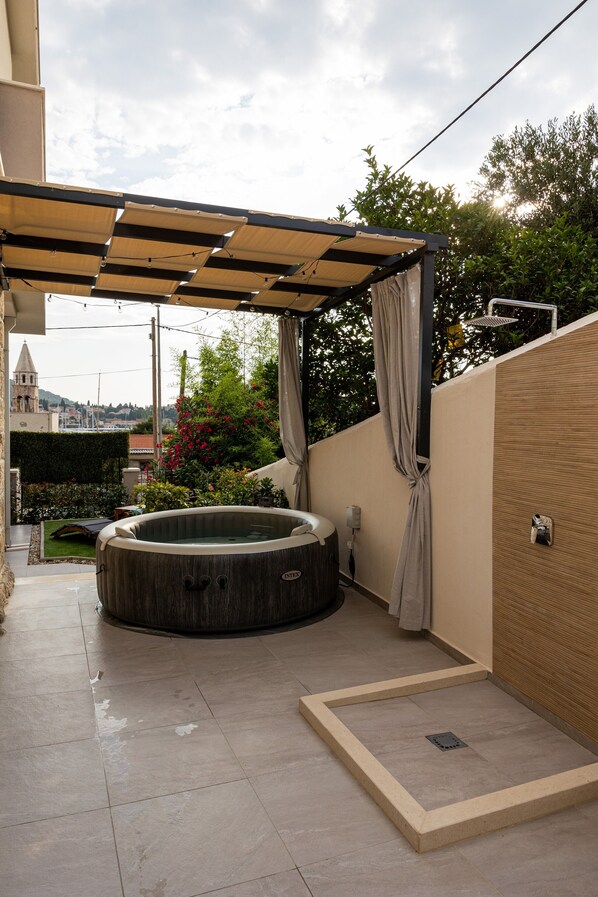 Terrace/patio - Apartments aMare - Three Bedroom Apartment with Terrace and Jacuzzi (Dubrovnik)