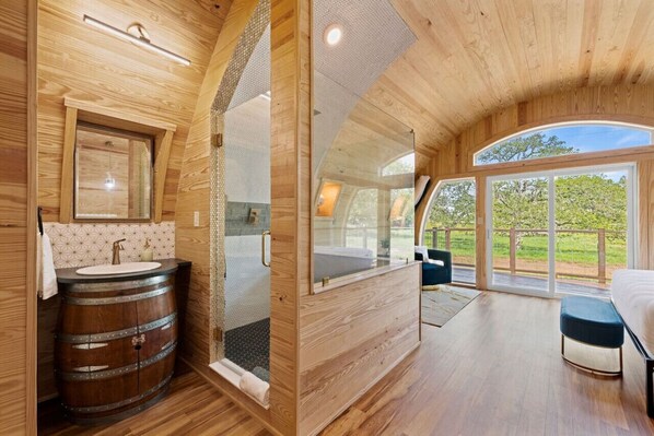 Spa - New! Romantic, Chardonnay @ Wine Barrel Cabins (Fredericksburg)