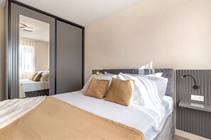 3 dormitoris, caixa forta a l'habitació i planxa i posts de planxar 