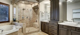 Hip Bachelor-ette Pad, Sleeps 18, Packed With Games! 2mi to Downtown Houston!!