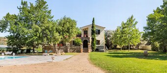 Exeptional Luxury Villa OINOI for Luxury Vacation and Luxury Events at Marathon.