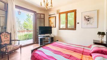 5 bedrooms, desk, WiFi, wheelchair access