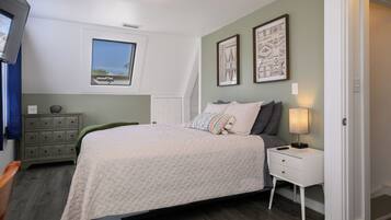 2 bedrooms, desk, iron/ironing board, free WiFi