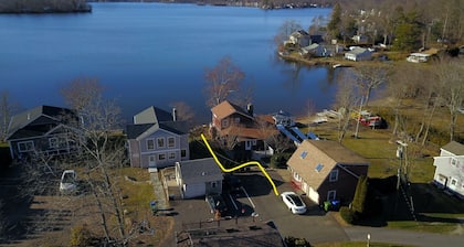 Family-Friendly Lakeside Cottage with Spectacular Sunset Views Pet-Friendly!