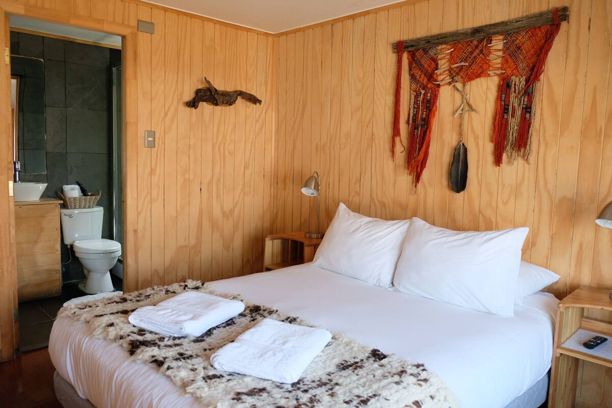 Classic Double Room | WiFi (free), individually decorated, individually furnished, bed sheets