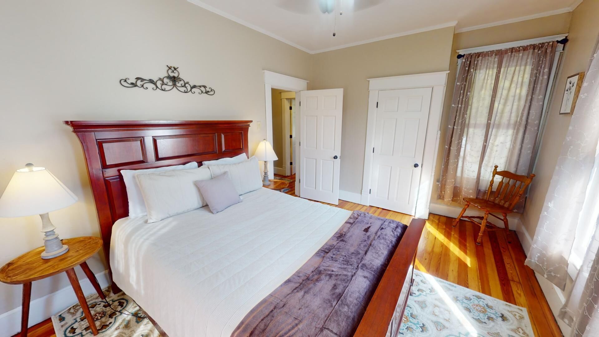 4 bedrooms, iron/ironing board, WiFi (free), bed sheets
