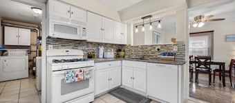 Top Rated ! "Serenity"Guest House-4 Beach Badges-BBQ Grill-Near all Attractions.