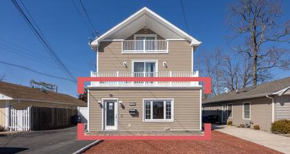 Enjoy this spacious 1 st floor Guest House "Serenity" near all the attractions.