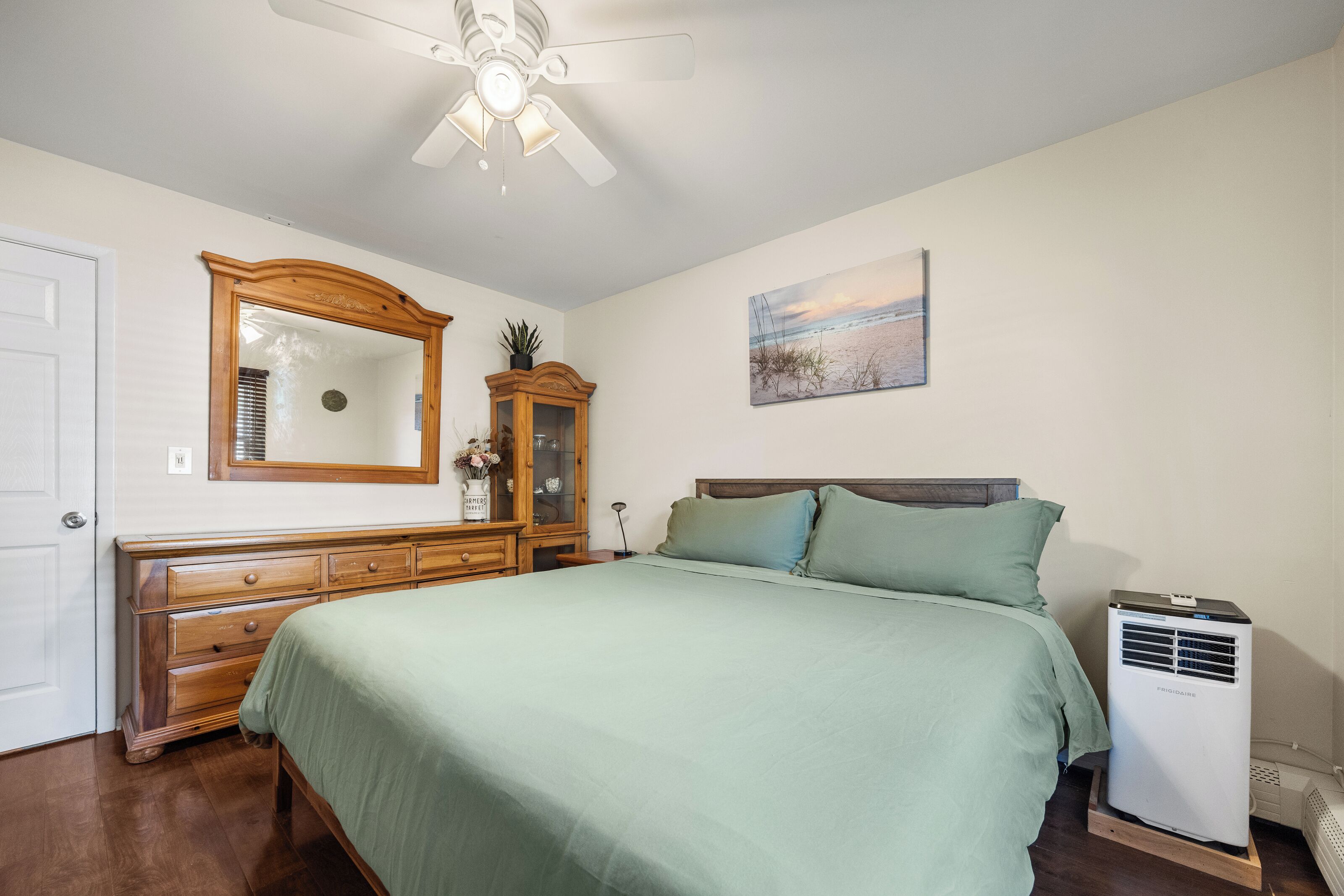 3 chambres, bureau, Wi-Fi gratuit, draps fournis