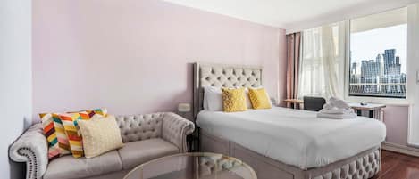 3 bedrooms, desk, iron/ironing board, WiFi (free)