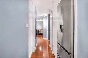 Interior - Thames River View 3-Bedroom Apartment · Sleeps 8 · Free Secure Parking (London)