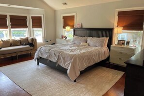 5 bedrooms, desk, iron/ironing board, free WiFi