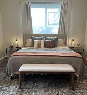 1 slaapkamer, een strijkplank/strijkijzer, gratis wifi, beddengoed