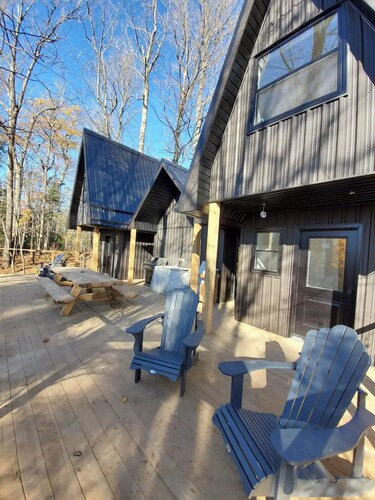 Cozy North Loft on Lake Cecebe. Tranquility above Muskoka at Rockwynn Cottages