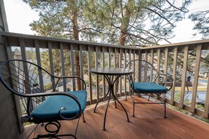 Outdoor dining - Home Centrally Located Near Old Mill Downtown (Bend)