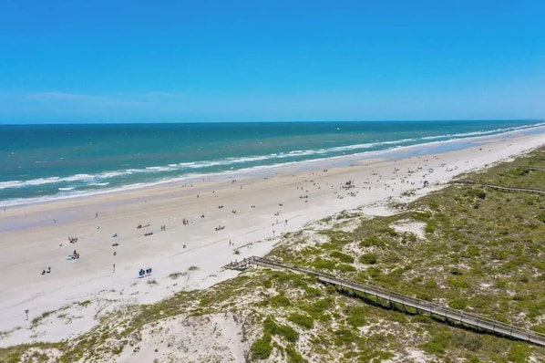 Espreguiçadeiras, toalhas de praia