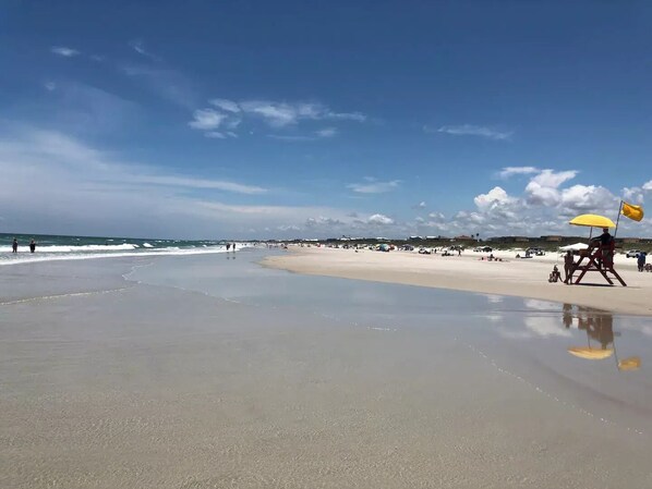 Sun loungers, beach towels - New Ocean-Front Apt Water Views 1 Minute to Beach
(St. Augustine)