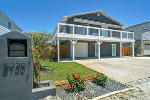 Exterior - New Ocean-Front Apt Water Views 1 Minute to Beach
(St. Augustine)