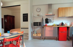 Private kitchen - THE HOUSE OF EVA cozy apartment within walking distance of the historic center (Bologna)
