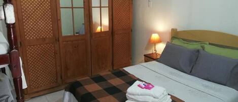 1 bedroom, WiFi, bed sheets