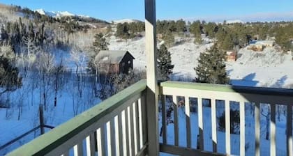 YOUR MOUNTAIN VACATION....Awaits You! Gorgeous Views of Mountains. Permit 37