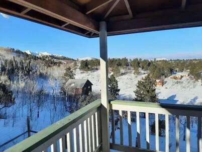 YOUR MOUNTAIN VACATION....Awaits You! Gorgeous Views of Mountains. Permit 37