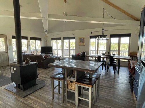 Cozy and Private Cabin, Enjoy Gorgeous Views of Mountains.