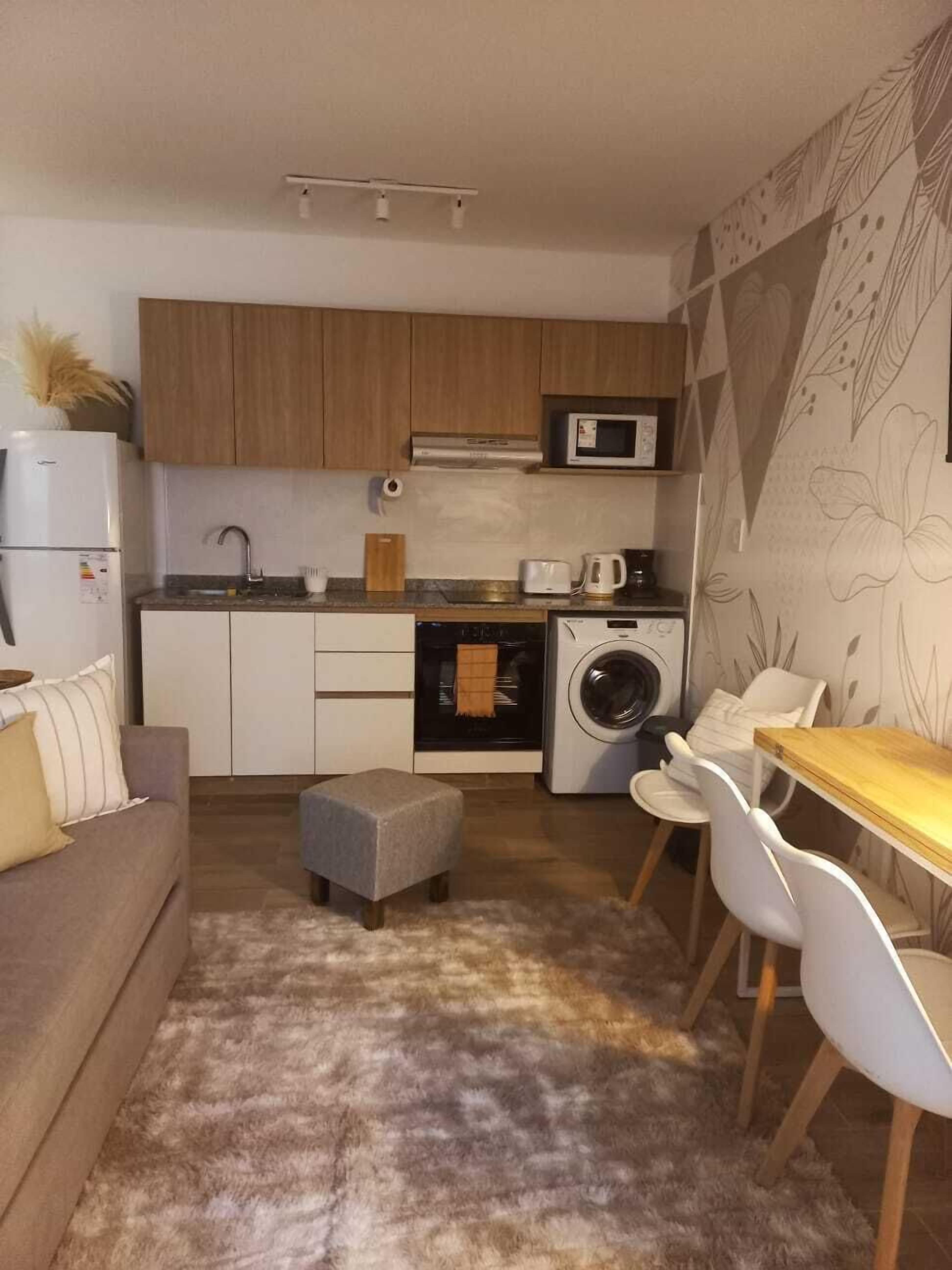 冰箱、微波炉、烤面包机、厨具/餐具