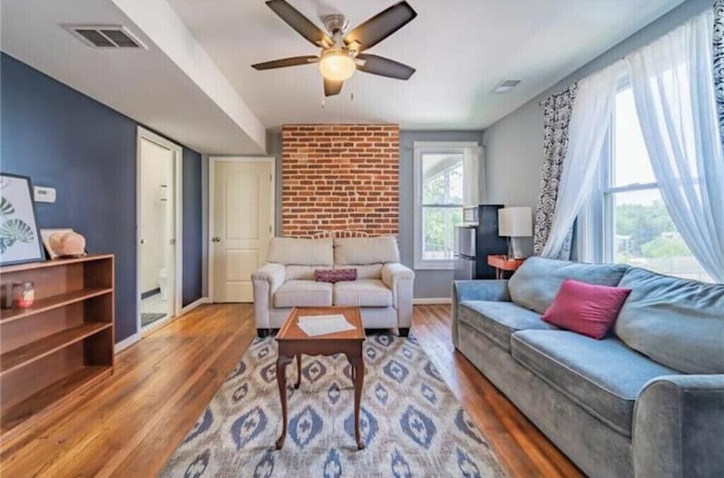 Exclusive Group House-2mi from downtown-no kitchen