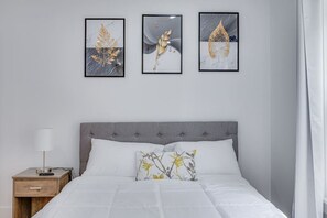 3 bedrooms, desk, iron/ironing board, travel crib