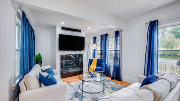 Smart TV, fireplace, stereo