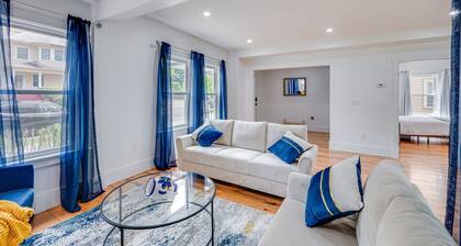 Modern Red Door Haven +5mins to Boston public transportation, FREE Parking!!