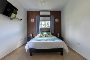 1 quarto, cofres nos quartos, escrivaninha