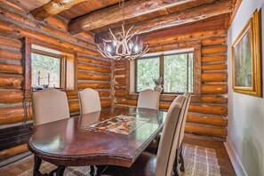 Dining - Luxurious Log Cabin on a River
 (Taos)