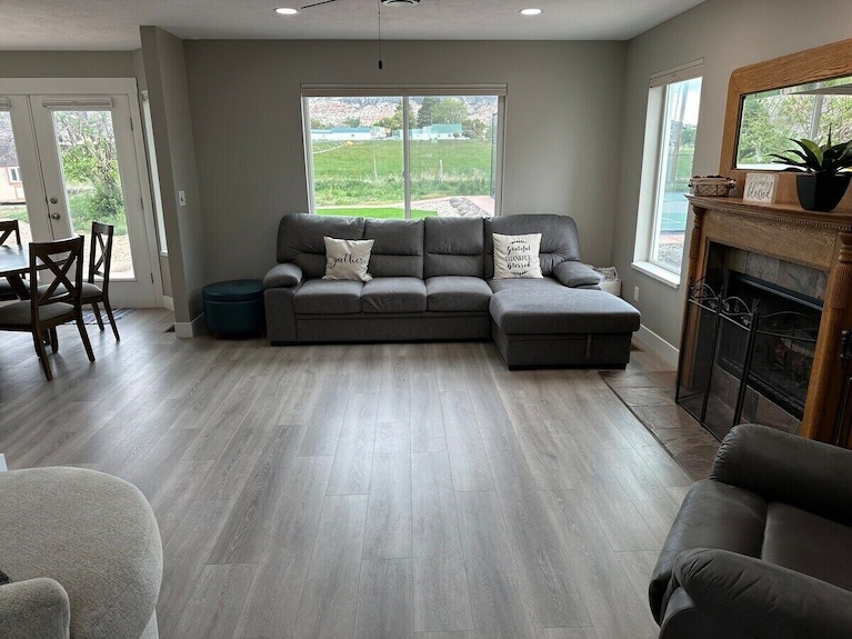 Getaway W/ Sport Court! Near Capitol Reef- Sleeps 21 In Beds/26 Total - Torrey, UT