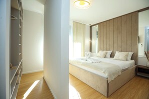 4 chambres, fer et planche à repasser, Wi-Fi, draps fournis