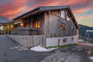 Exterior - Chalet Abeille 12 Guests • Hot Tub • Free Ski Bus (Les Gets)