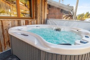 Outdoor spa tub - Chalet Abeille 12 Guests • Hot Tub • Free Ski Bus (Les Gets)