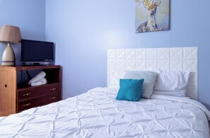 3 habitaciones, tabla de planchar con plancha, wifi y ropa de cama 